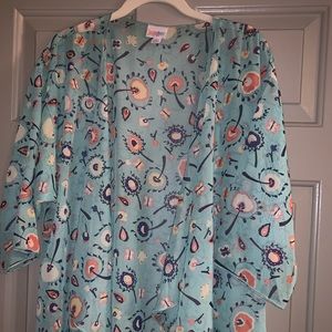 **Medium Lularoe Shirley**